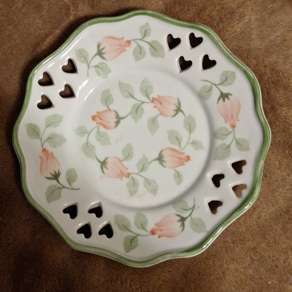 Andrea by Sadek floral cut out heart pattern saucer home decor 5.5"